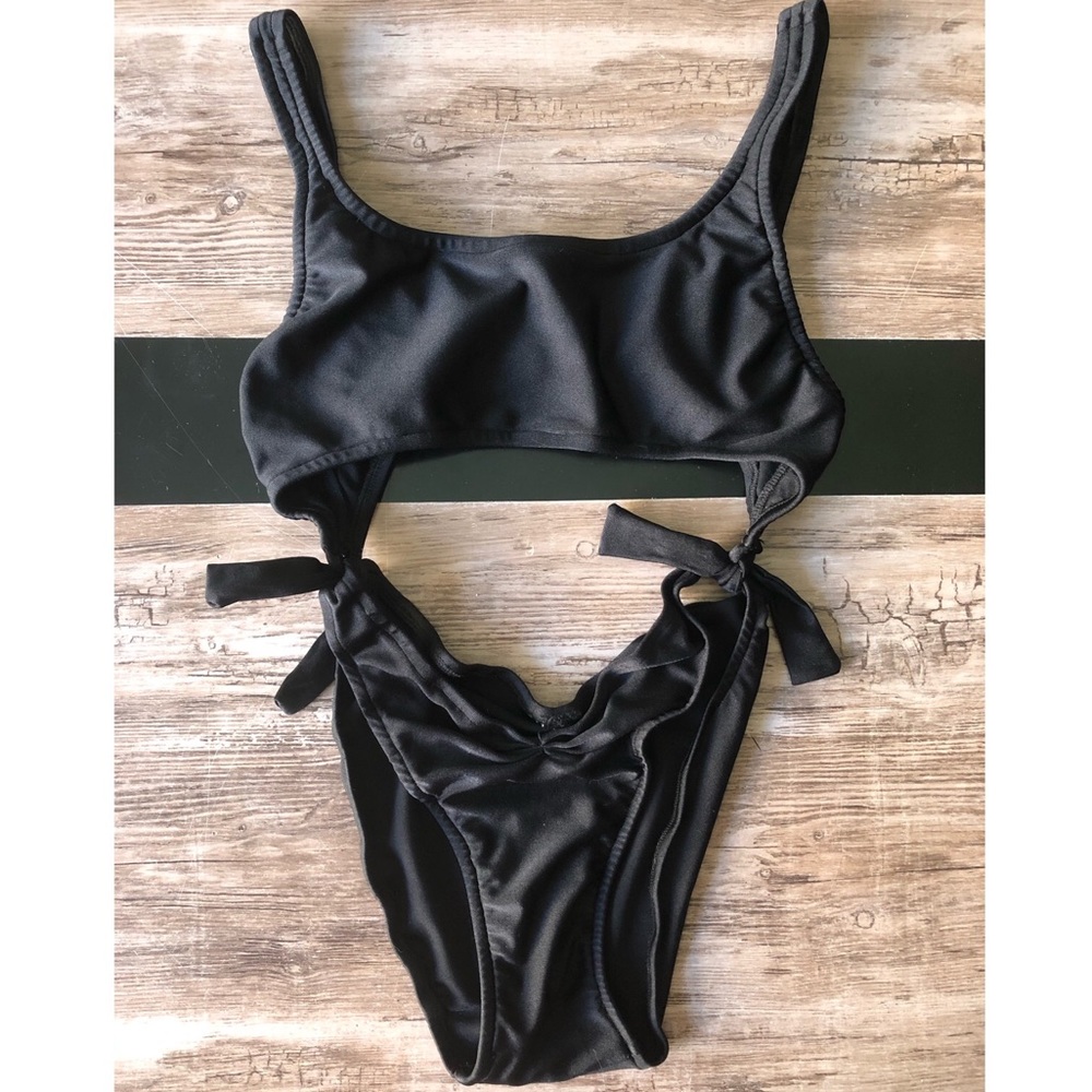 Black high leg 2 in 1 bikini